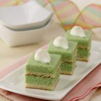 1289534316detail_CAKE_MINI_12-09_ALMOND_CAKE_WITH_GREEN_TEA_CREAM_ABB-NO03