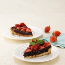 1289537389detail_REKA_01-10_ALMOND_STRAWBERRY_PIE_ABB-NO02