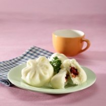 1289804058detail_SARAPAN_YUK_10-09_BAKPAO_AYAM_MERAH_NIKY-NO_03