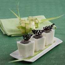 Puding Sirsak Selasih Saus Cokelat