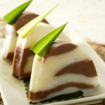 Hunkwe Tape Kelapa Muda Semburat Cokelat